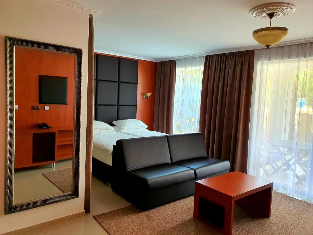 Boutique Hotel Bora & Villas Garamm Pakoštane Екстериор снимка